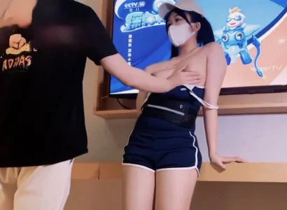 Em bán TV xinh đẹp gặp người khách may mắn