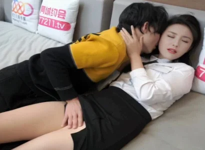Thư ký của sếp lén chiều sếp để đổi lấy tiền