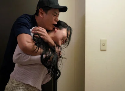 Nữ ca sĩ bị fan cuồng lạm dụng tình dục vì thân hình quá hấp dẫn