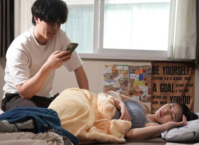 Kẻ biến thái thích theo dõi người yêu khi ngoại tình